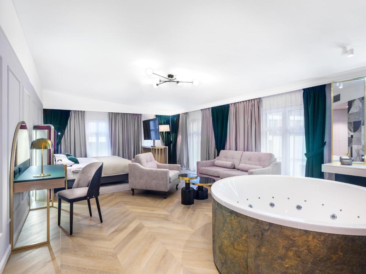 Golden Queen Deluxe Jacuzzi Apartments - Old Town Krakau Buitenkant foto