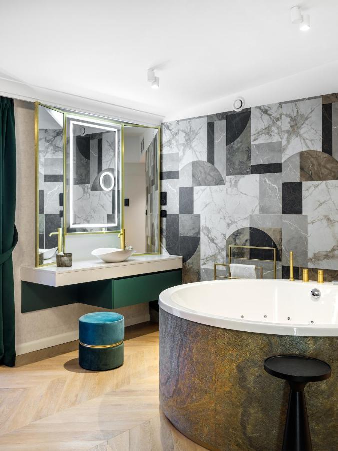 Golden Queen Deluxe Jacuzzi Apartments - Old Town Krakau Buitenkant foto