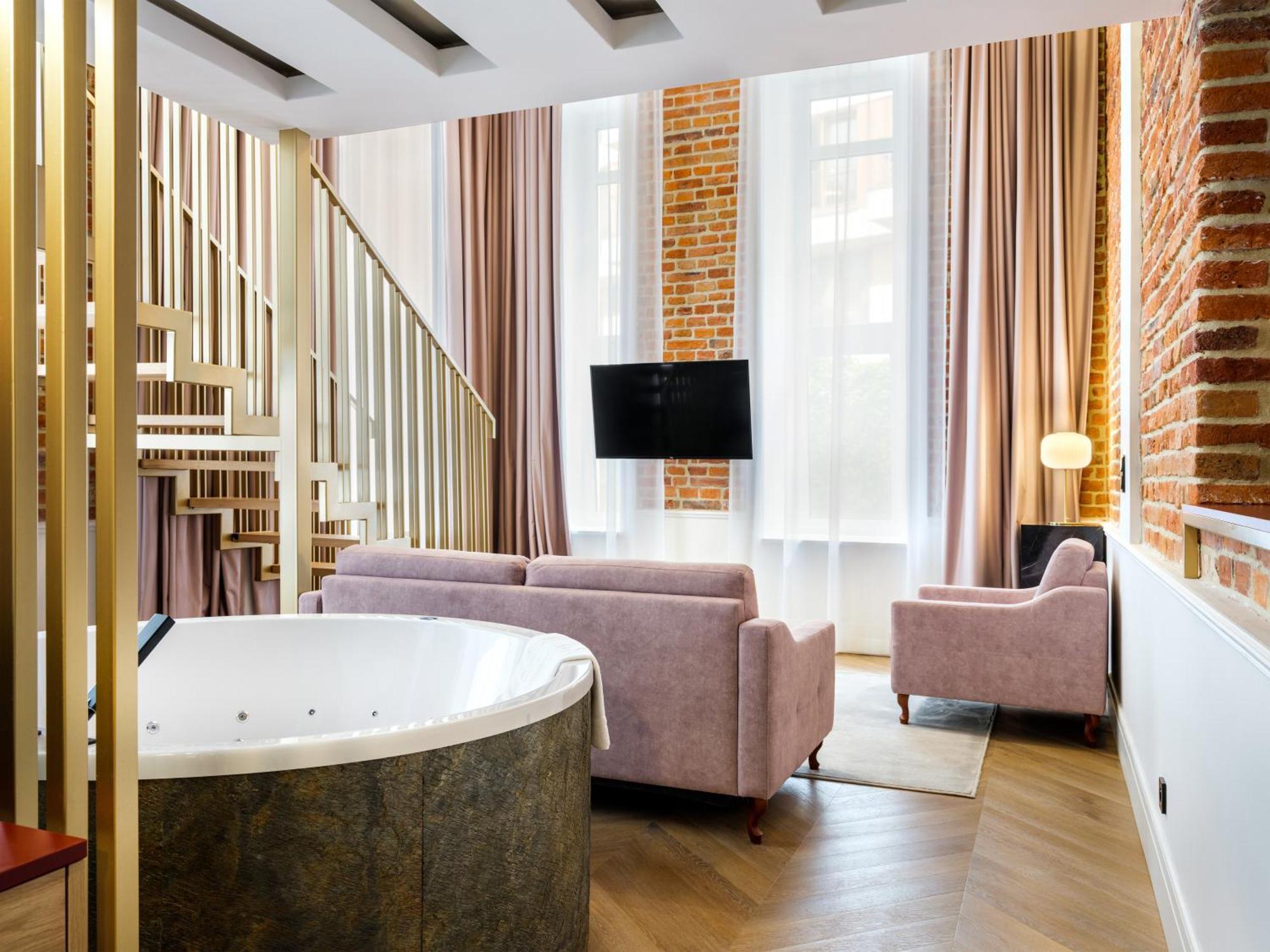 Golden Queen Deluxe Jacuzzi Apartments - Old Town Krakau Buitenkant foto
